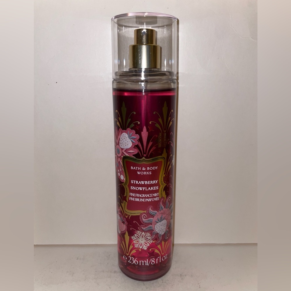 Bath & Body Works Strawberry Snowflakes Fine Fragrance Mist 8oz New